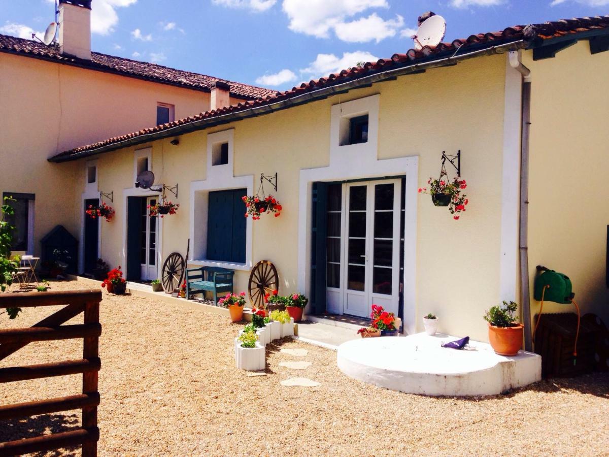 Le Fagnard Bed & Breakfast Chalais  Bagian luar foto